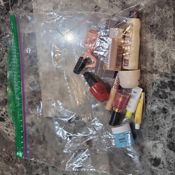 Mini Brands Makeup Toy Set - Picture 4 of 4